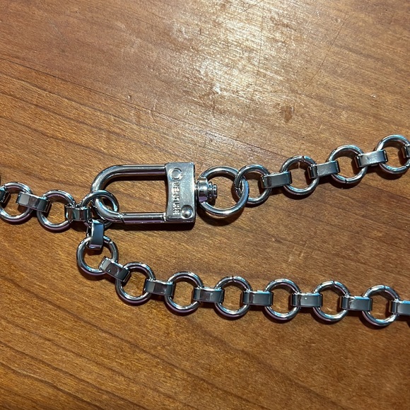 Quicksilver Crossbody Phone Chain - Picture 12 of 13